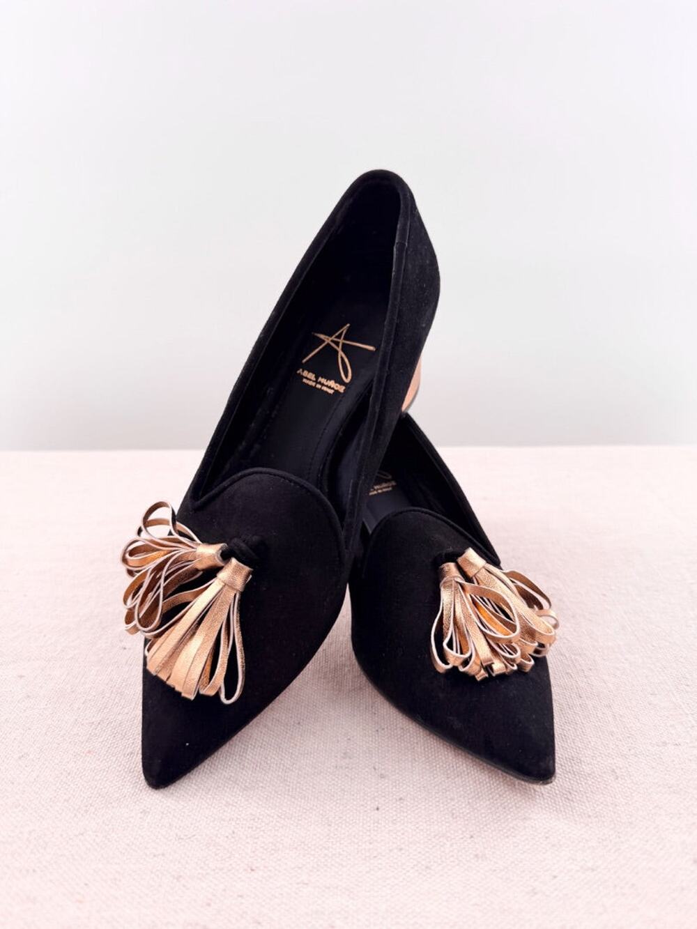 Abel Munoz Suede Pointed-Toe Metallic Gold Tassel Block Heel Pumps Black EU 38